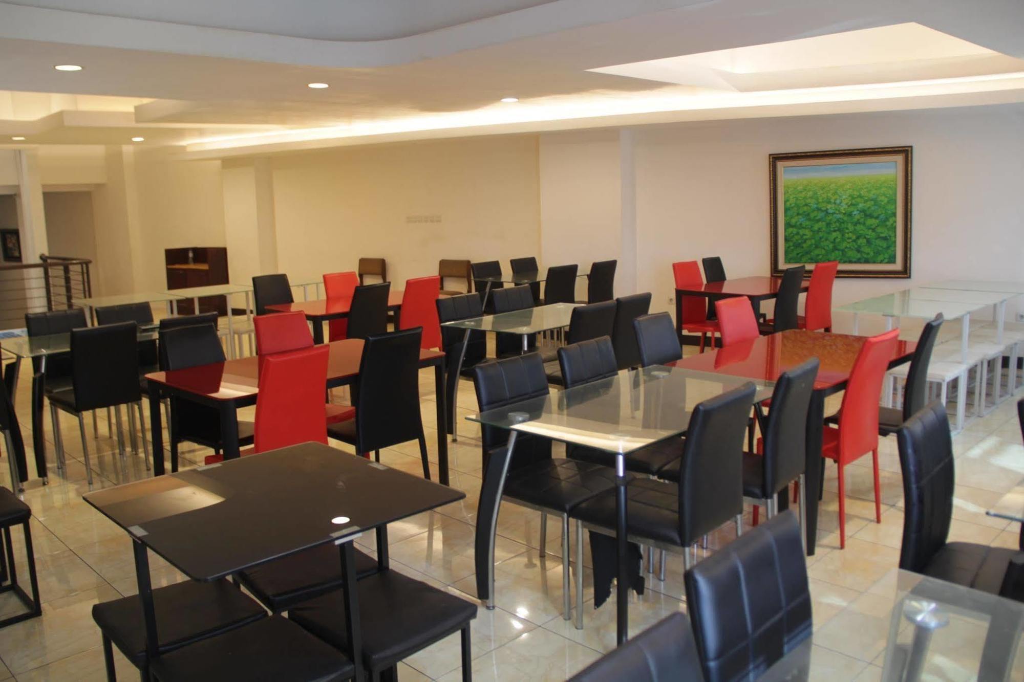 S3 Setrasari Hotel 2*